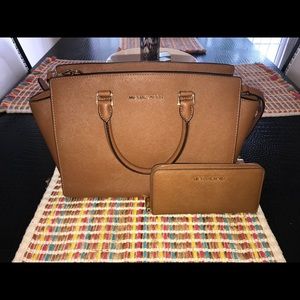 Michael Kors Purse with matching wallet